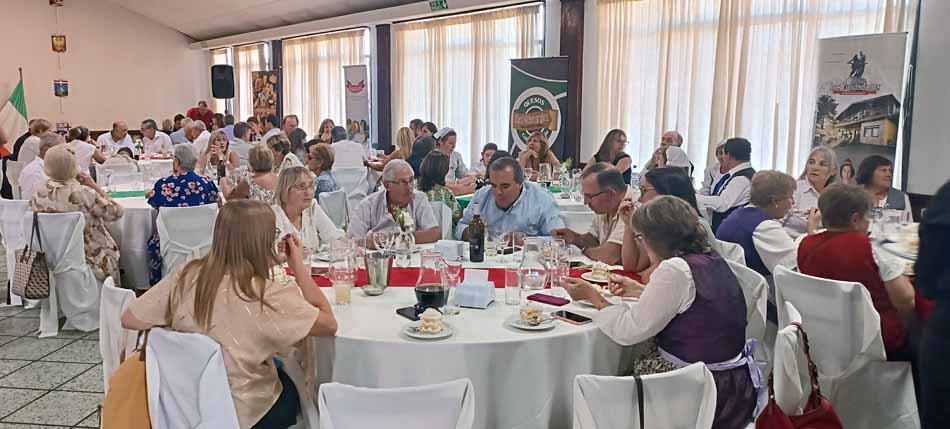 Almuerzo de confraternidad